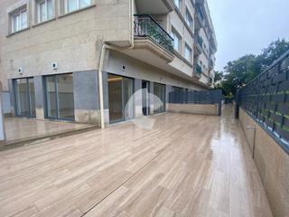 Apartament a Sanxenxo Pueblo. Apartamento a estrenar a 100 m2 de la playa de silgar, planta ba