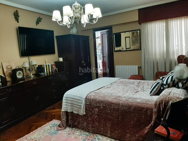 Foto 29e78bd5-0c96-4f31-884a-f6a8b28b5466. Piso venta de amplia vivienda en travesía , próxima al cruce de los lloronesy de urzaiz colegio mariano . dispone de 4 dormitor en Vigo