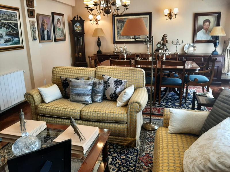 Foto a6e6e5c1-2a39-45f8-bd97-6e3a6254d4f0. Piso venta de amplia vivienda en travesía , próxima al cruce de los lloronesy de urzaiz colegio mariano . dispone de 4 dormitor en Vigo