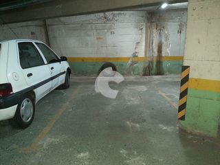 Lloguer Aparcament cotxe  Venezuela. Plaza de garaje en alquiler en c venezuela, próximo al concello.