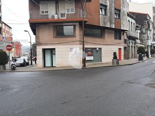 Location Local commercial à Porriño (O). Local de tres plantas con mucha visibilidad y paso de gente en p