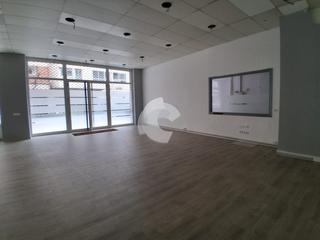 Location Local commercial  Torrecedeira. Magnífico local diáfano de 360 m2 de superficie, con amplio esca