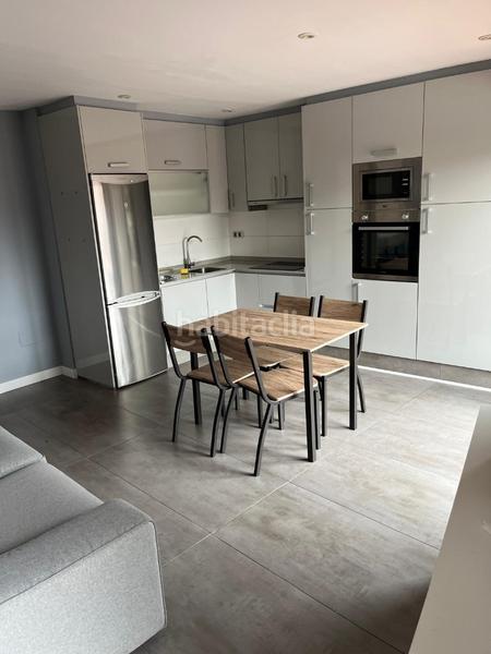 Foto 1834bb75-0ba2-4842-8f21-088e98de73dd. Piso  muy luminoso en seixo, . la vivienda se distribuye en dos habitaciones con armarios empotrados lacados en blanco y salid en Marín