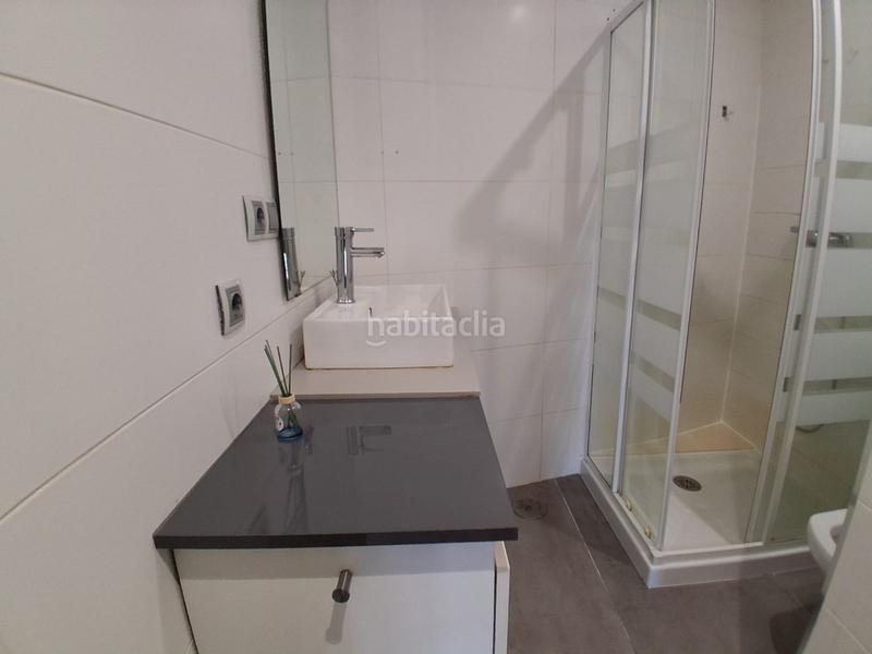 Foto 4b753a05-7ba8-4c8a-bfca-fcef6c044657. Piso  muy luminoso en seixo, . la vivienda se distribuye en dos habitaciones con armarios empotrados lacados en blanco y salid en Marín
