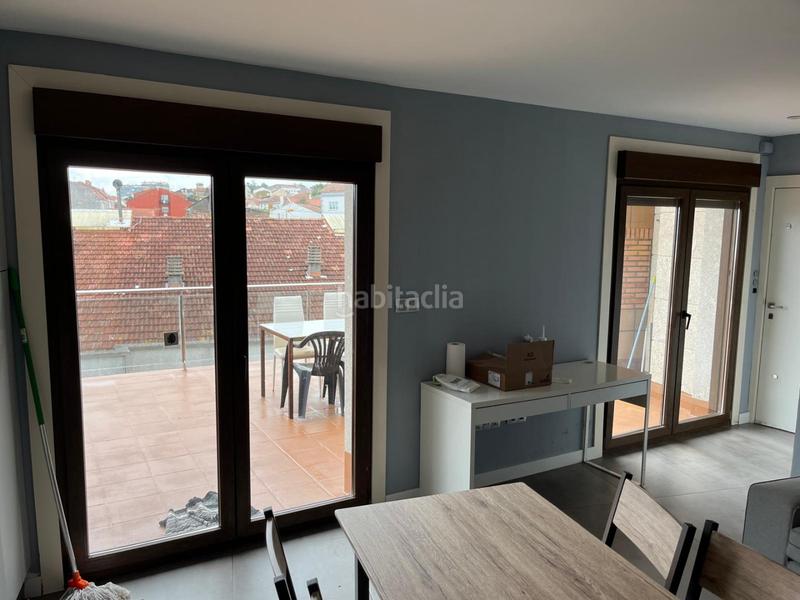 Foto c2bf8356-fca1-4f60-b166-c38e944a016d. Piso  muy luminoso en seixo, . la vivienda se distribuye en dos habitaciones con armarios empotrados lacados en blanco y salid en Marín