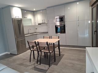 Appartamento in Marín. Piso muy luminoso en seixo, marín. la vivienda se distribuye en