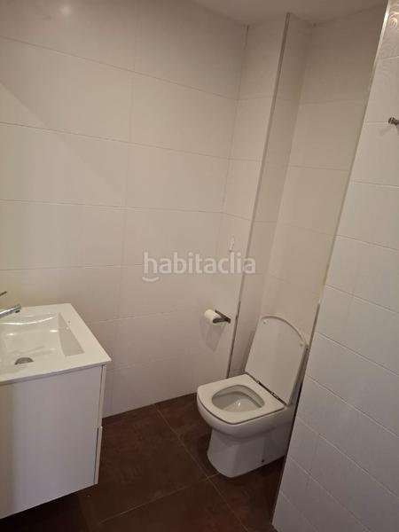 Foto 1c1afe28-5c53-4f55-9f17-911d4f9736bb. Piso  muy luminos en seixo, . la vivienda se distribuye en dos habitaciones con armarios empotrados lacados en blanco, salónco en Marín