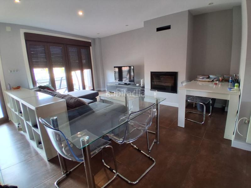 Foto 5122e857-20ba-4413-bc4b-8cb997a191cd. Piso  muy luminos en seixo, . la vivienda se distribuye en dos habitaciones con armarios empotrados lacados en blanco, salónco en Marín