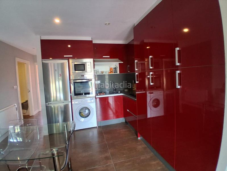 Foto b5240d95-ec3b-4f27-8366-448b60ecbc75. Piso  muy luminos en seixo, . la vivienda se distribuye en dos habitaciones con armarios empotrados lacados en blanco, salónco en Marín