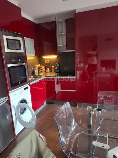 Foto dc154e73-03d1-4c0e-8332-1baa82365b77. Piso  muy luminos en seixo, . la vivienda se distribuye en dos habitaciones con armarios empotrados lacados en blanco, salónco en Marín