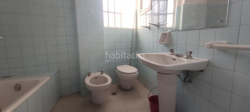 Foto 5058c152-96d3-40bc-a63b-e1c8496720e5. Piso  para reformar a tu gusto cerca del centro comercial travesía ! amplia vivienda con excelente potencial, ideal para dis en Vigo