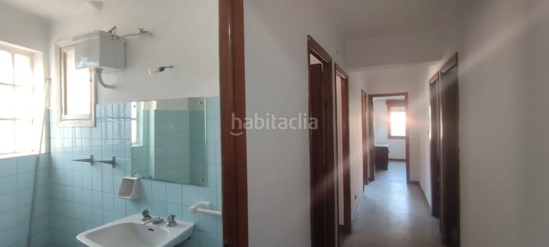 Foto 532b9b9a-8984-4c12-a202-c298d22f8028. Piso  para reformar a tu gusto cerca del centro comercial travesía ! amplia vivienda con excelente potencial, ideal para dis en Vigo