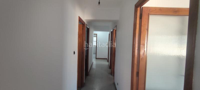 Foto 6c43f205-17f4-4477-a5c4-8799aa24c527. Piso  para reformar a tu gusto cerca del centro comercial travesía ! amplia vivienda con excelente potencial, ideal para dis en Vigo