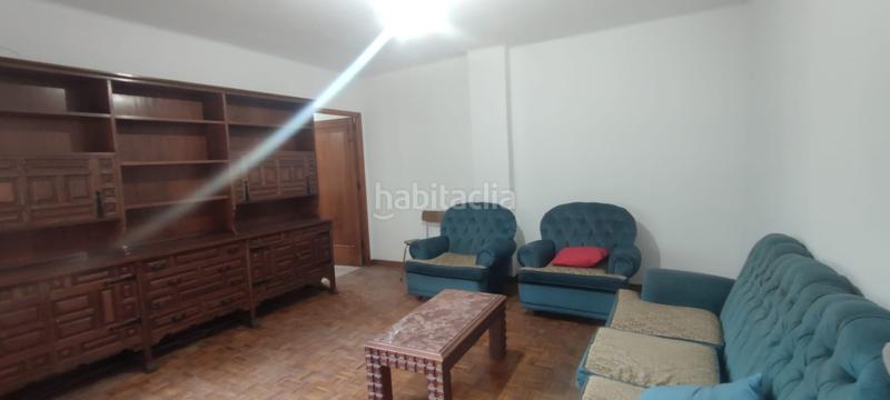 Foto d0be1d7d-f2df-472f-be40-1357b7fad90f. Piso  para reformar a tu gusto cerca del centro comercial travesía ! amplia vivienda con excelente potencial, ideal para dis en Vigo