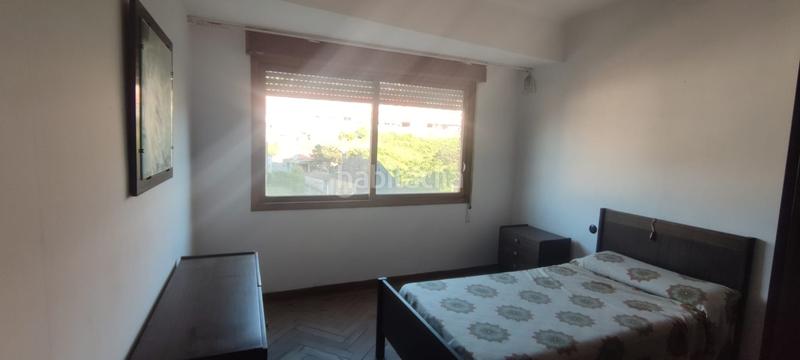Foto e0c430e4-31f3-4703-93d7-70e4afe06ac9. Piso  para reformar a tu gusto cerca del centro comercial travesía ! amplia vivienda con excelente potencial, ideal para dis en Vigo