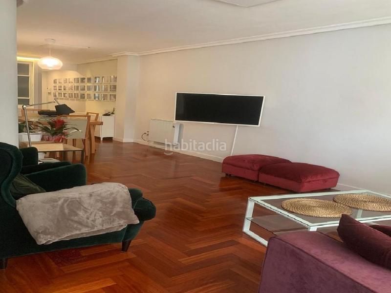 Foto b14949f3-4f61-45f9-bbf6-e8bfeaae437b. Piso bonito apartamento reformado de 71 metros que consta de salón, cocina independiente con cerramiento acristalado , 2 dormitorios y en Vigo