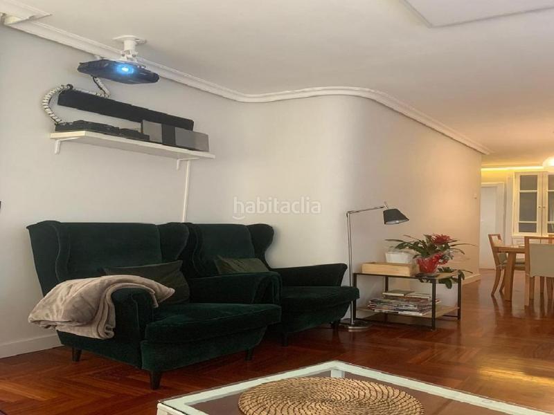 Foto ce31f44c-a522-4f7f-99f6-be72d826d92e. Piso bonito apartamento reformado de 71 metros que consta de salón, cocina independiente con cerramiento acristalado , 2 dormitorios y en Vigo