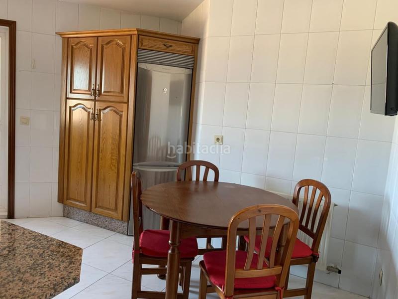 Foto b45cc091-32e8-4688-8dd2-b98a071be7d4. Alquiler piso estupendo piso en alquiler para estudiantes con vistas al mar situado en av. del aeropuerto, próximo a caragón, proximo a las fuen en Vigo