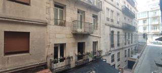 Local Comercial a Centro - Areal. Venta de entreplanta en edificio antiguo de piedra en pleno cent