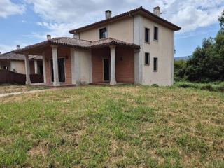 Casa en Tomio. ? oportunidad! vivienda unifamiliar con jardn y garaje se vende
