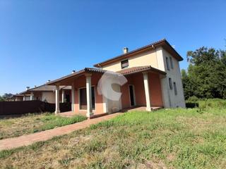 Maison à Tomiño. Oportunidad! vivienda unifamiliar con jardín y garaje se vende f