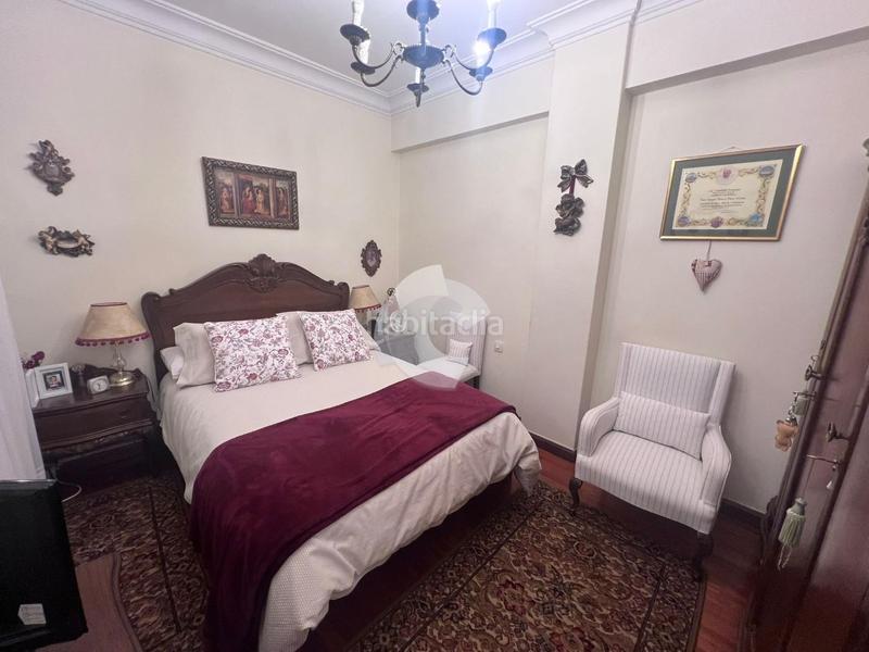 Foto 0b2b5b9e-1c47-47a9-8e1c-b9adc31383de. Pis a Plaza España - Corte Inglés Vigo