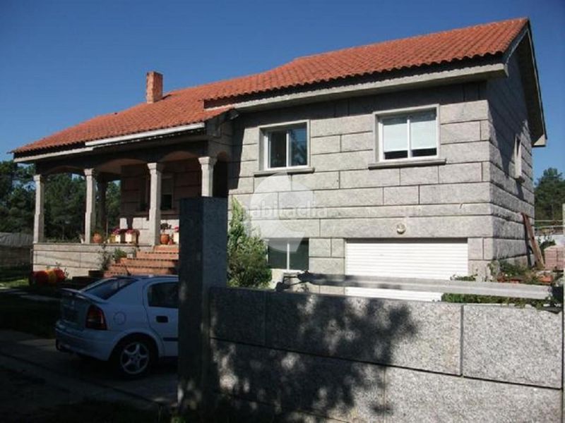 Foto 150a8e83-d614-44f5-9afd-48a251f27a8d. Casa amb aparcament a Tomiño
