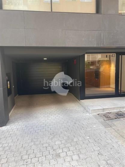 Foto f8c5e8e4-74ea-4ec5-8622-9f1d2eb0b49c. Aparcament cotxe a Plaza España - Corte Inglés Vigo