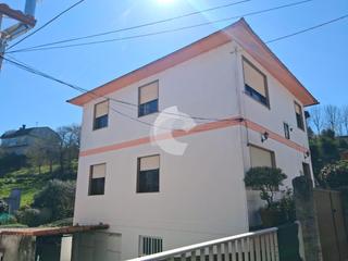 Haus in Cabral - Candeán. Chalet con jardín ideal para 2 familias o inversión! descripción