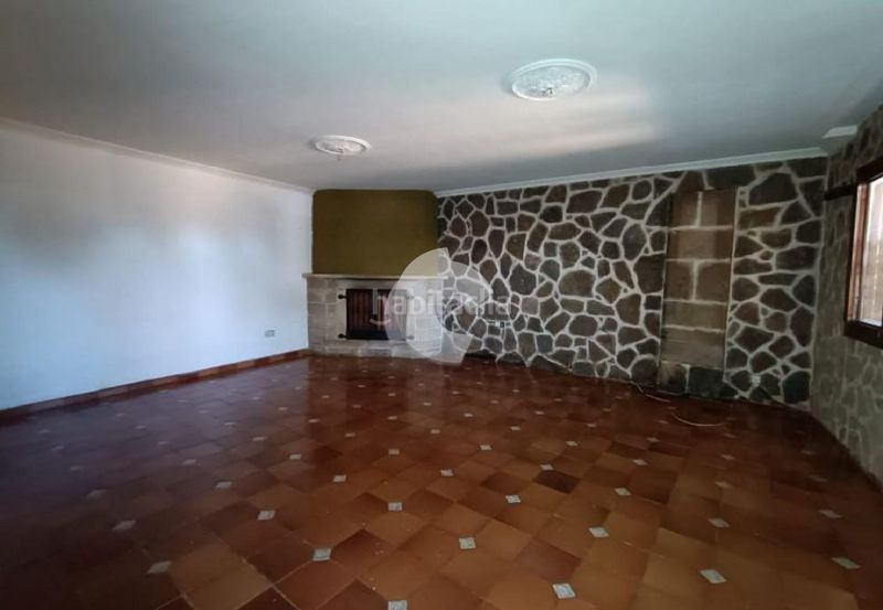 Foto 41f844a8-0eed-4e4e-a0c8-1a803a45af5e. Casa a Lalín