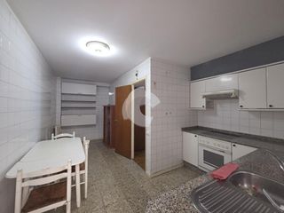Pis a Casco Vello. Venta de vivienda con muchisimas posibilidades proxima a paseo d