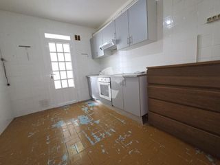 Maison jumelée à Lavadores. Oportunidad de compra de casa adosada en plena ciudad de vigo !!