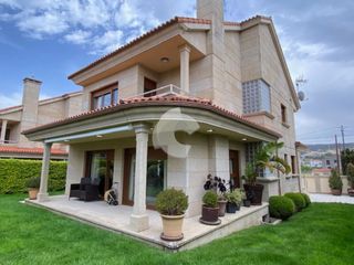 House in Noalla. Vivienda unifamiliar independiente con terreno de 150 m2, precio