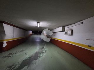 Aparcament cotxe a Plaza España - Corte Inglés. Venta de plaza de garaje en la calle ecuador con muy buen acceso