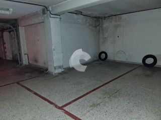 Aparcament cotxe a Casco Vello. Plaza de garaje para coche pequeño  fiat 500 o similar en la cal