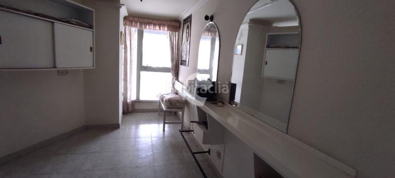 Foto 8b3a87a1-a160-497d-9014-3bb836c10a9d. Alquiler local comercial peluquería en alquiler con licencia en la c gregorio espino, urbanización las palmeras. el acceso al local tiene escaleras. la pel en Vigo