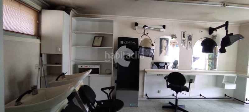 Foto 9e53a254-f7cb-4a6e-93c0-cafc179520c1. Alquiler local comercial peluquería en alquiler con licencia en la c gregorio espino, urbanización las palmeras. el acceso al local tiene escaleras. la pel en Vigo