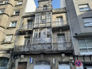 Edifici a Centro - Areal. En venta tres viviendas y el local semisótano de un edificio plu
