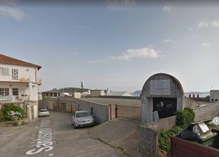 Local commercial  N/a. Gran local en venta en el centro de baiona. consta de 3 plantas,