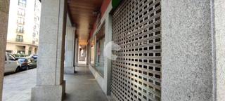Lloguer Local Comercial a O Castro. Alquiler de local comercial de 120 metros con dos accesos y con