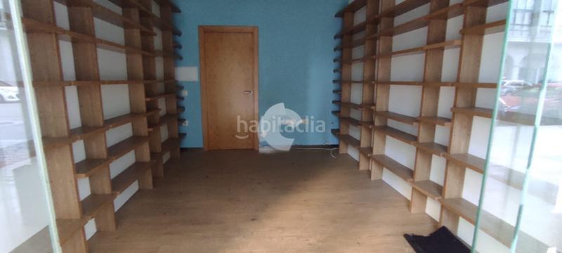 Foto 809a337d-b8da-4246-8f73-66b44eb6f8b4. Location local commercial dans O Castro Vigo