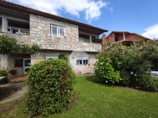 Casa a Coruxo - Oia - Saiáns. Casa totalmente independiente con jardin y vistas espectaculares