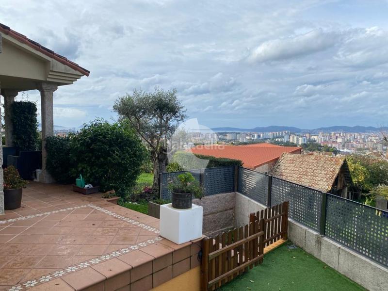 Foto c1d3316c-6403-43e5-8e4a-c34a0c90ba21. Casa a Comesaña - Matamá Vigo