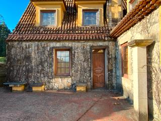 Maison jumelée à Tomiño. Casa de piedra pareada con finca de 692 metros aprox. y piscina.