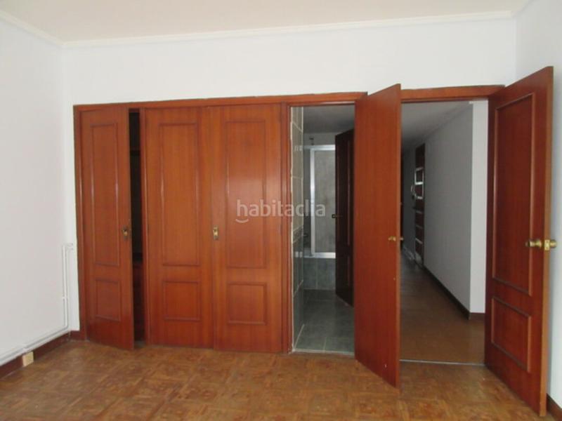 Foto 8c511f6a-5da0-4751-b019-7df7b7f4a86e. Piso descubre tu nuevo hogar en la hermosa rúa toeleira, ! te presentamos este encantador piso de 155 m, de los cuales 93 m son úti en Neda