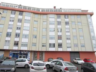 Local commercial à Pino 76-78. Te presentamos este magnífico local comercial de obra, con una s