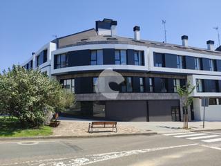 Geschäftsraum in Perillo. Amplio local en esquina de 265m2 útiles, ubicado en edificio res