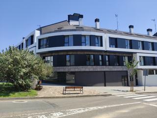 Local commercial à Perillo. Amplio local en esquina de 265m2 útiles, ubicado en edificio res
