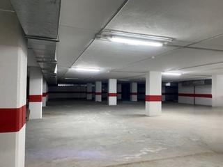 Parking voiture à Eirís. Se ofrece a la venta un garaje situado en el sótano 2 de un edif