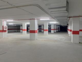Aparcament cotxe a Lamadosa 1. Se ofrece a la venta un lote exclusivo de 23 plazas de garaje ub